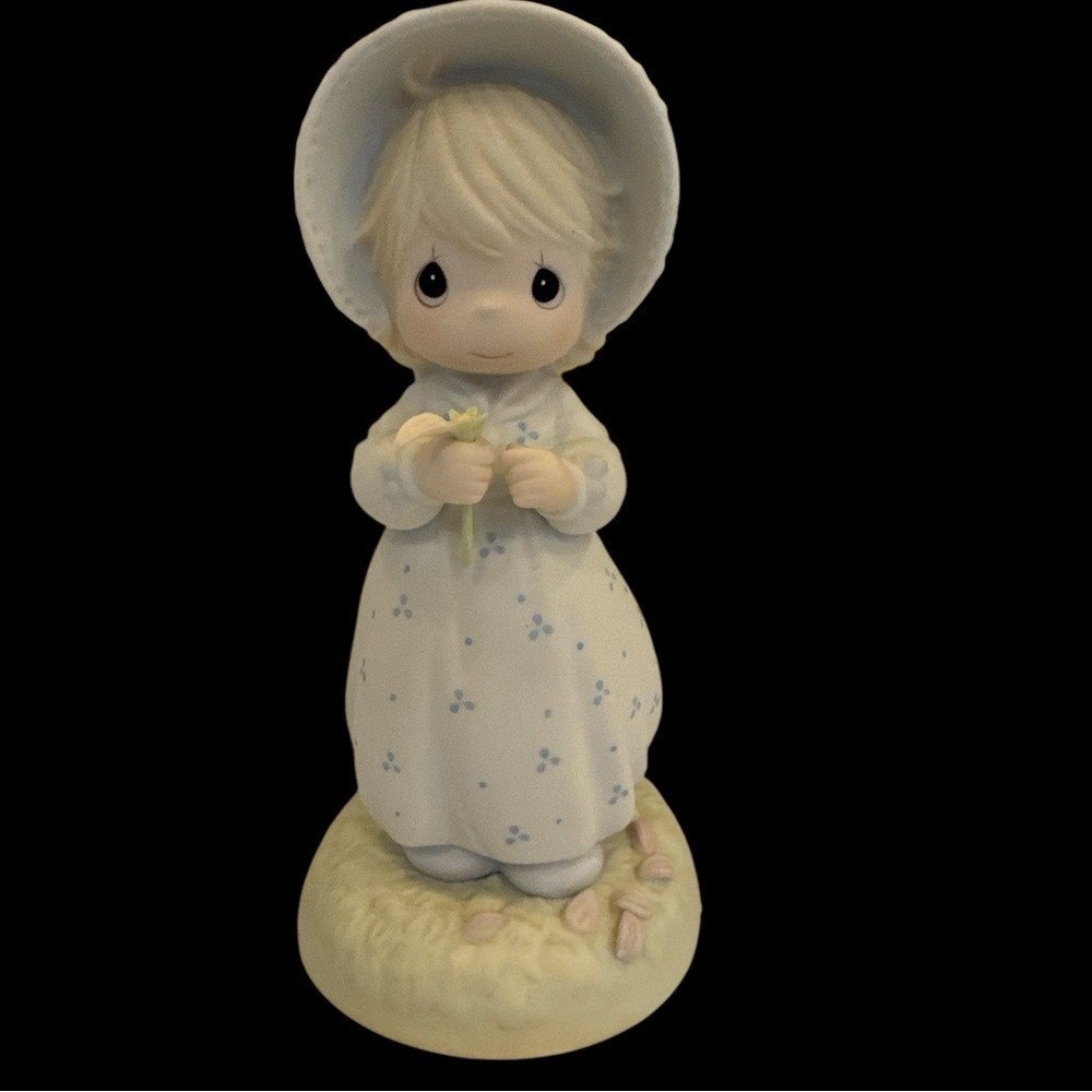 Charming Precious  Moments Figurine - He loves me he loves me not